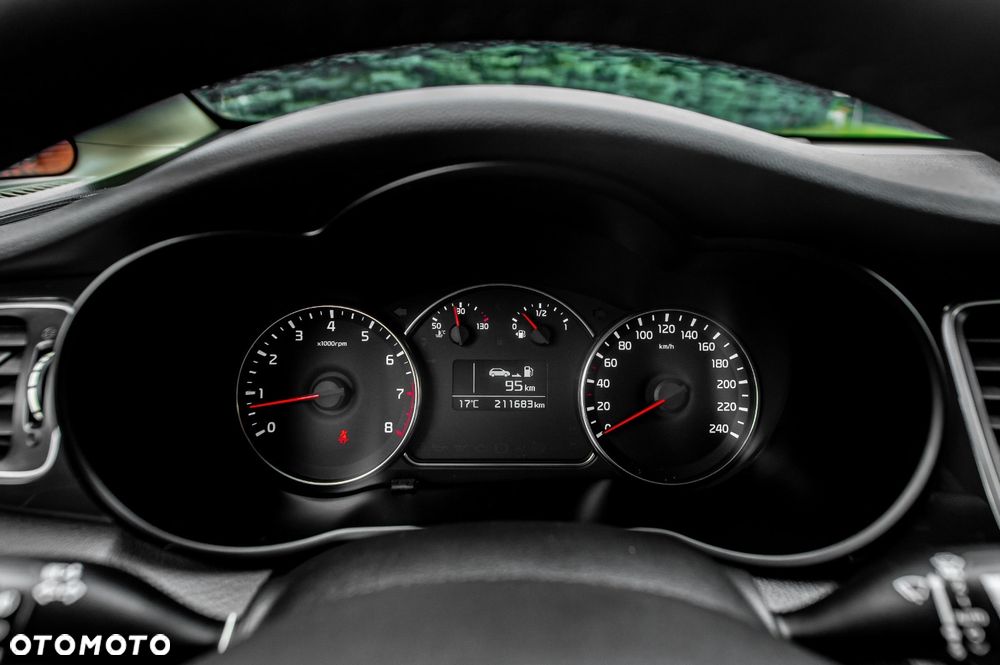 Kia Carens 1.6 GDI ISG Spirit - 25