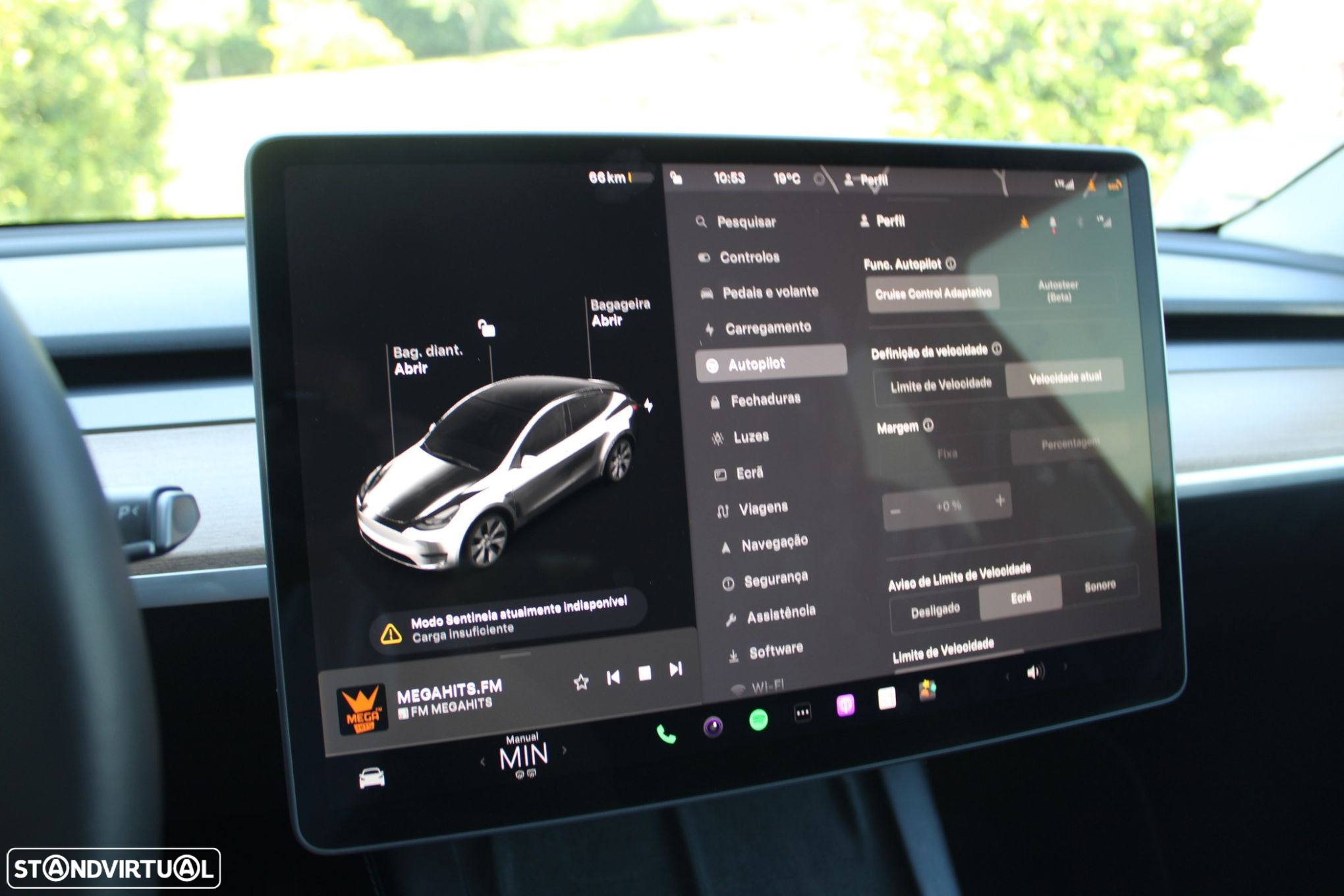 Tesla Model Y Long Range Dual Motor AWD - 16