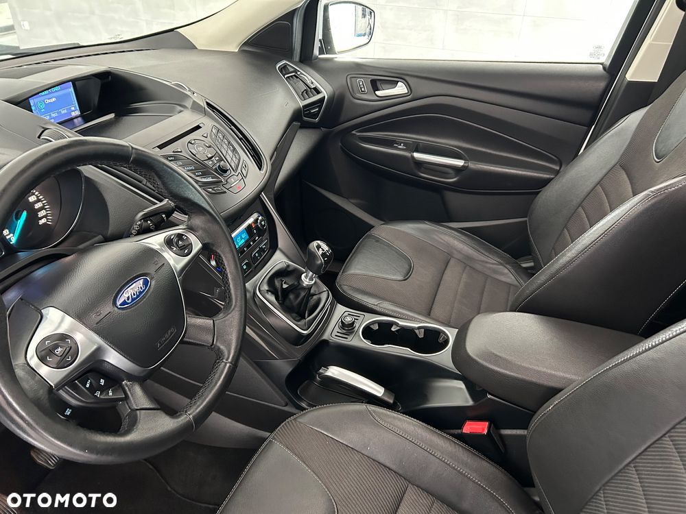 Ford Kuga 2.0 TDCi 2x4 SYNC - 40