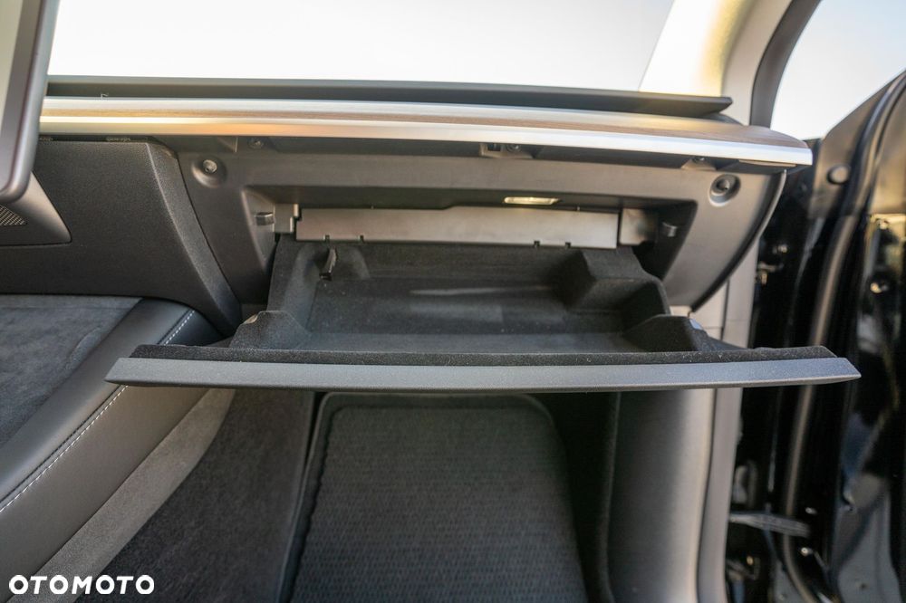 Tesla Model Y Long Range RWD - 22