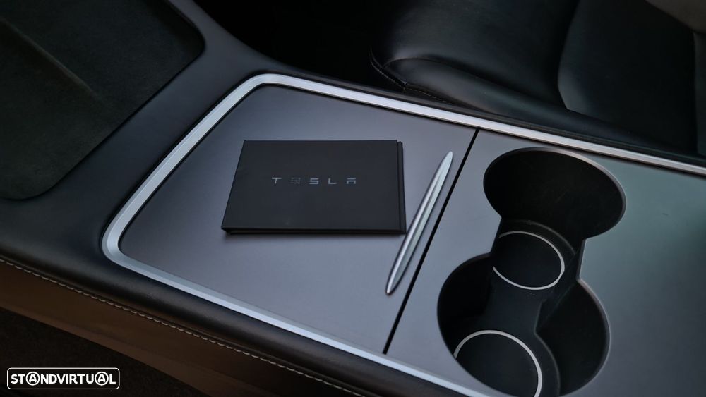 Tesla Model 3 - 24