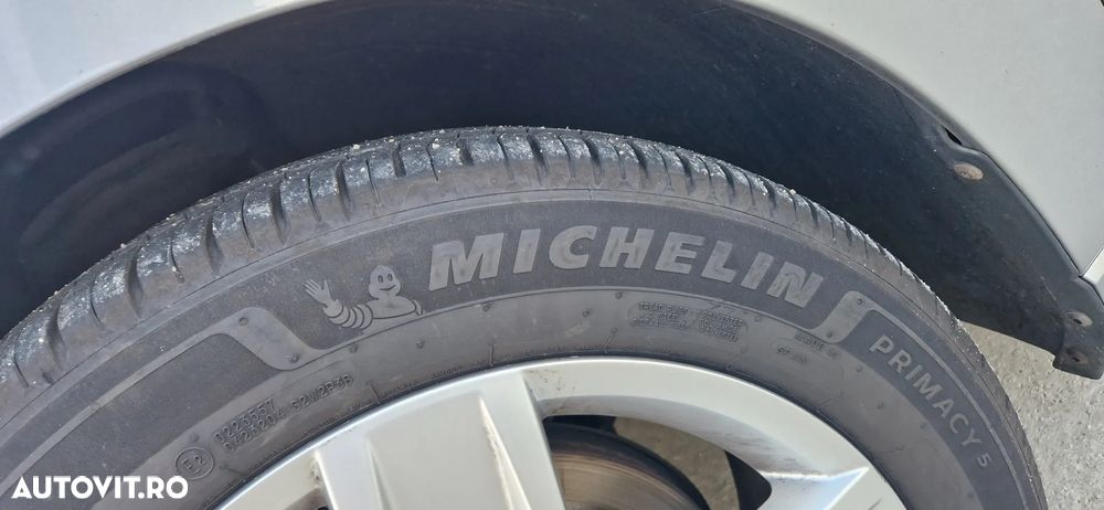 Volkswagen Passat - 25