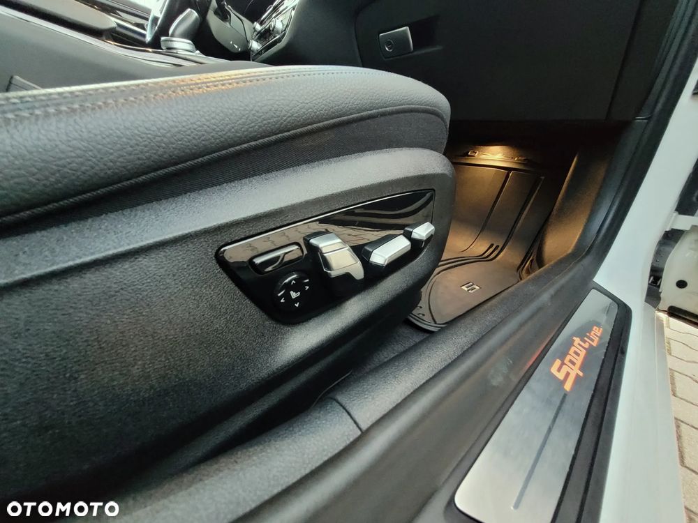 BMW Seria 5 520d Sport Line - 30