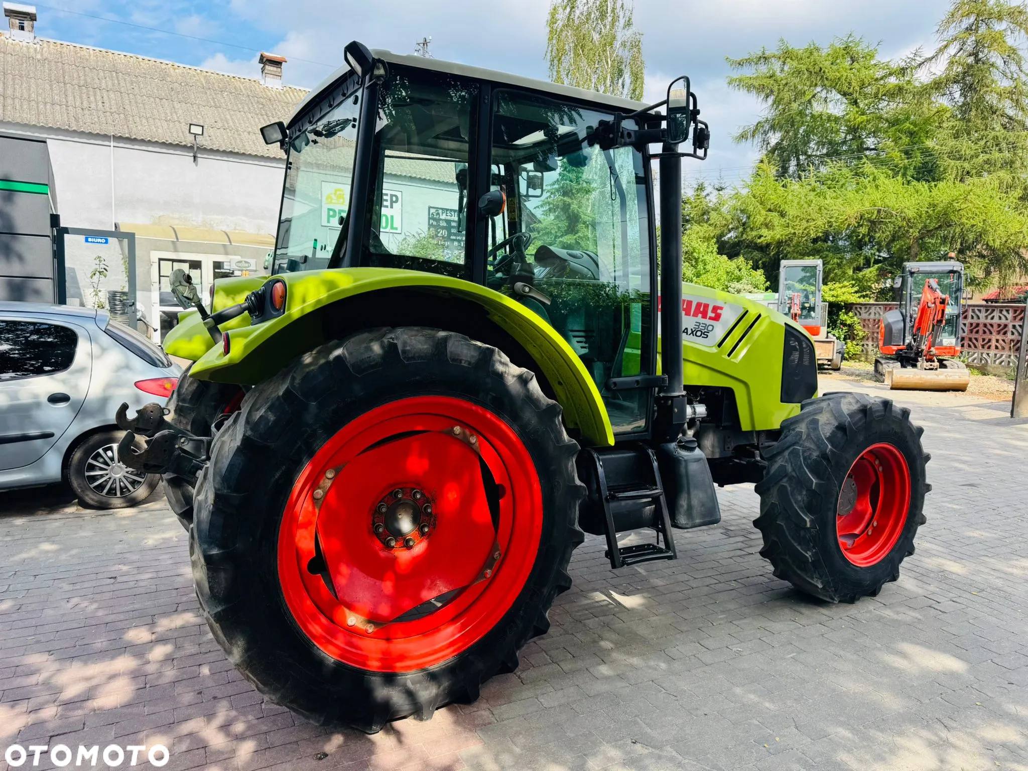 Claas Axos 330 - 8