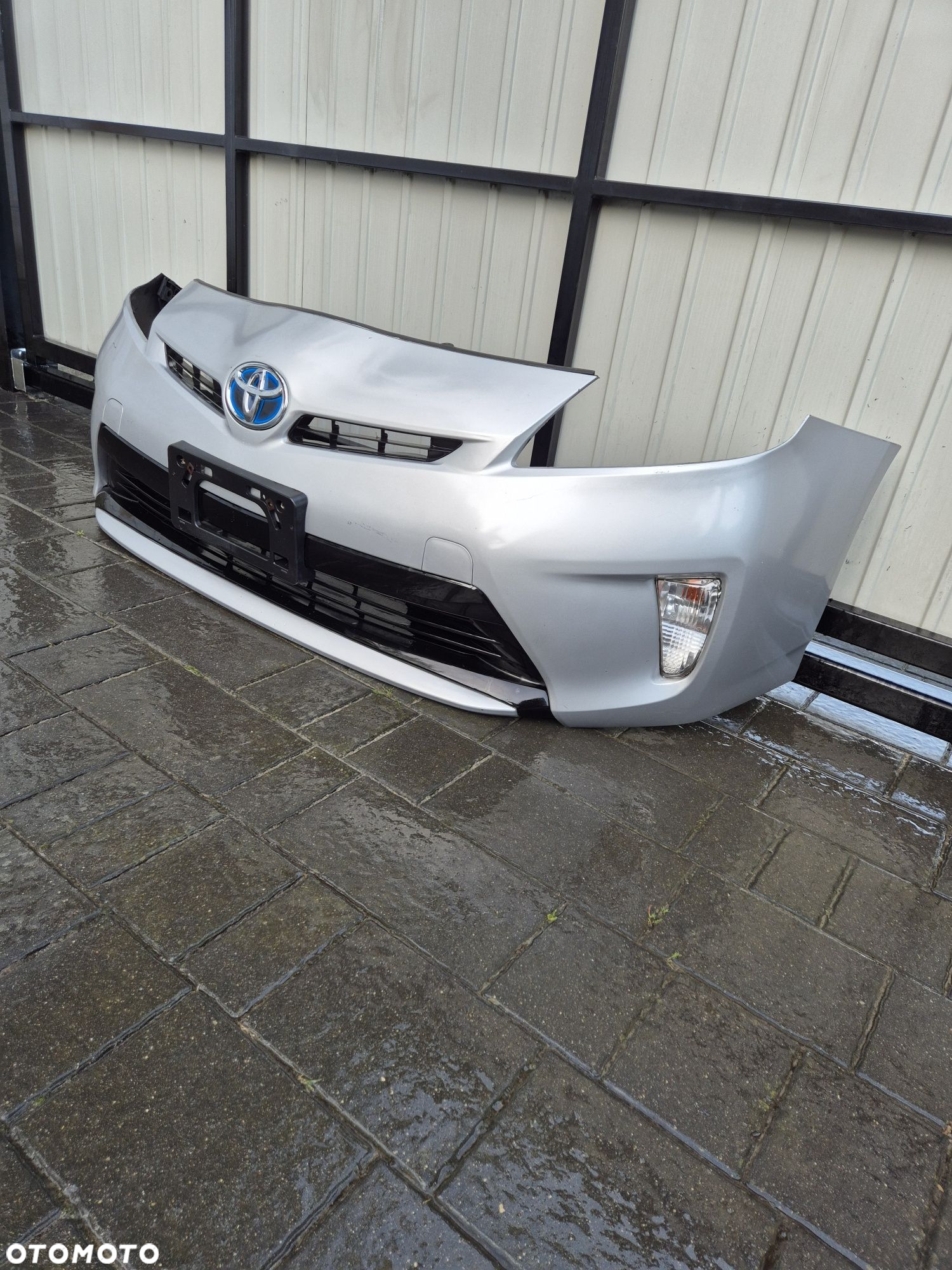 Zderzak przód przedni Toyota Prius III rok 14 kod lak 1F7 kompletny - 4