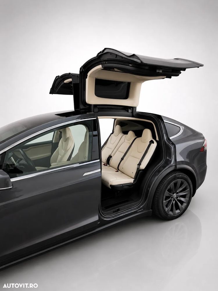 Tesla Model X - 2