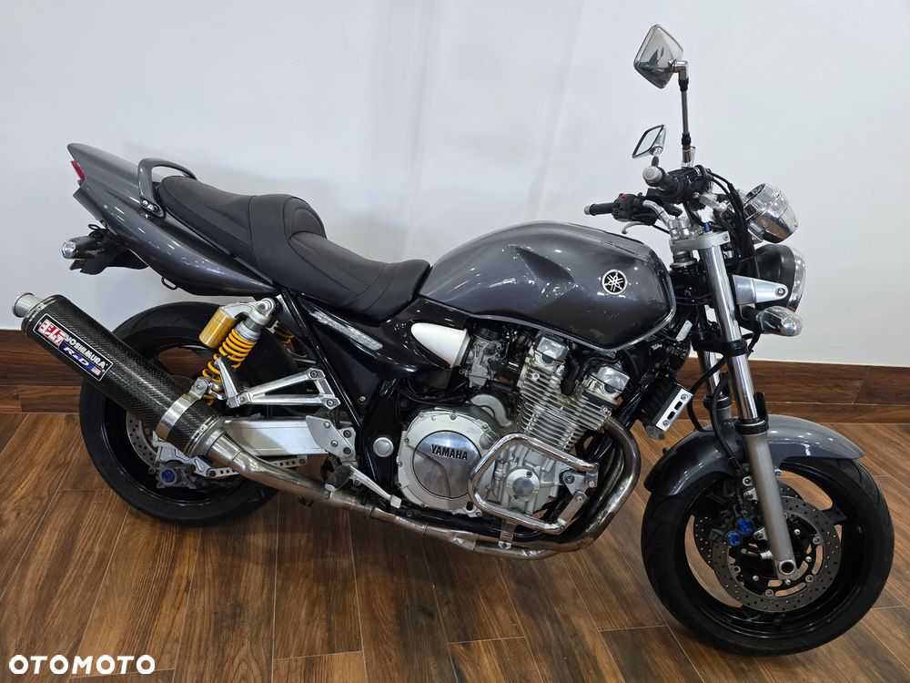 Yamaha XJR - 21