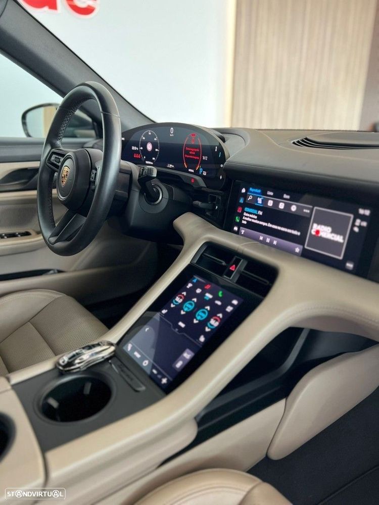 Porsche Taycan Cross Turismo 4 - 33