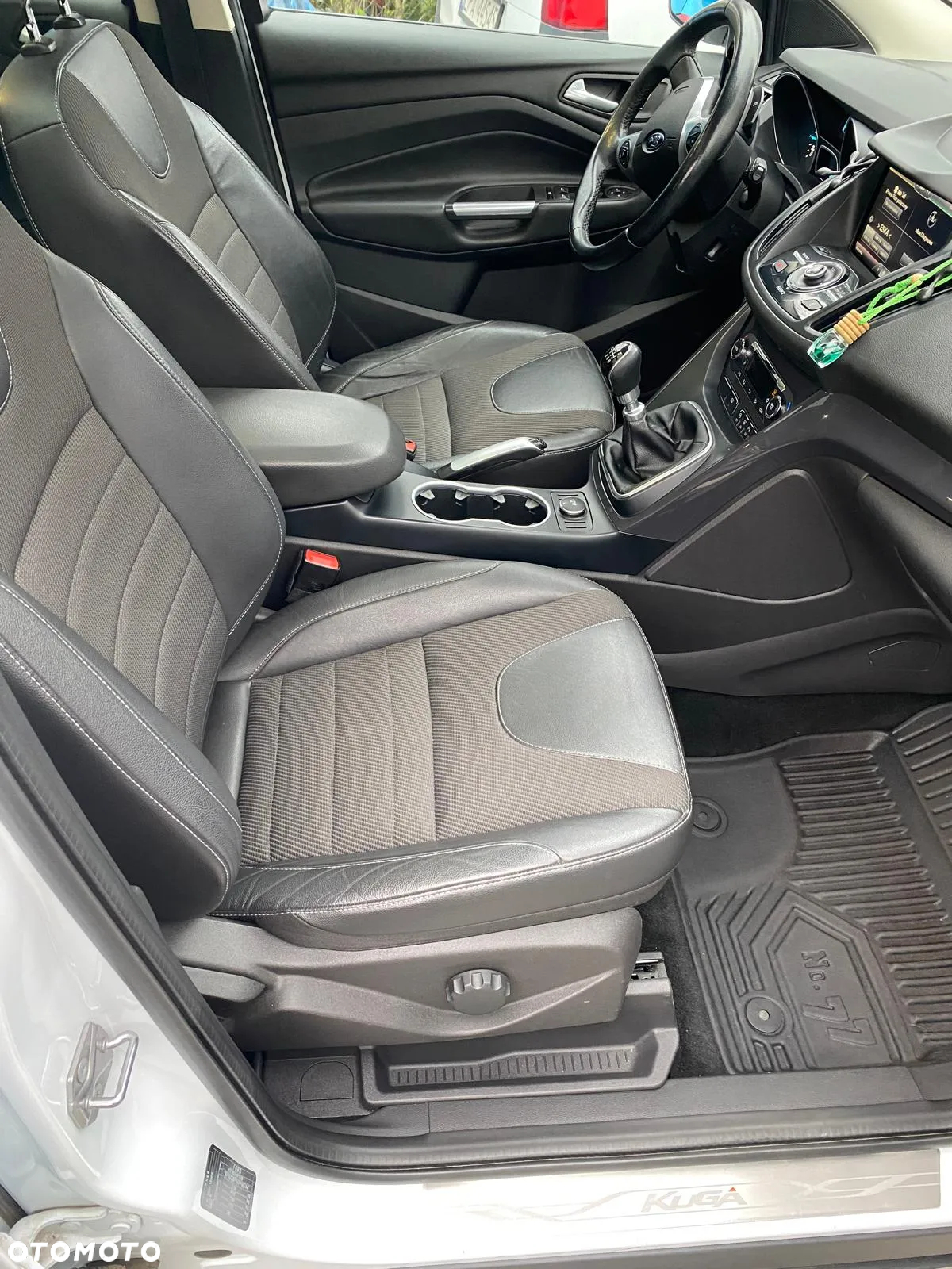 Ford Kuga 2.0 TDCi 2x4 Titanium - 9
