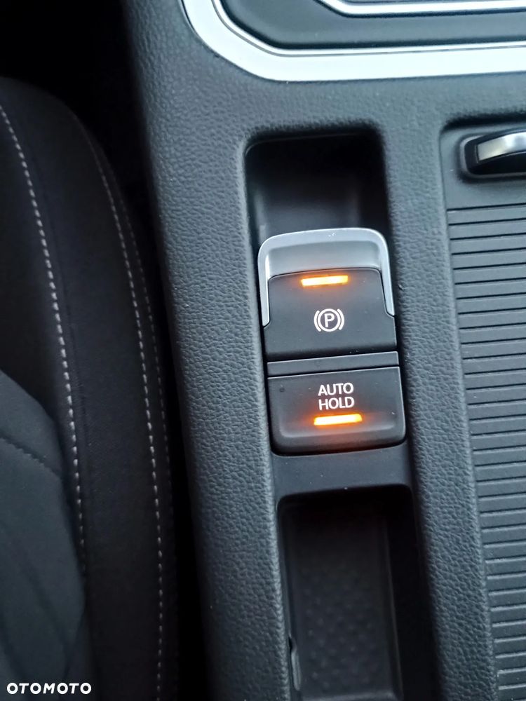 Volkswagen Passat 1.6 TDI SCR DSG Business - 37