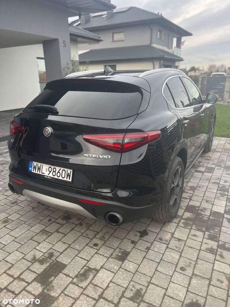 Alfa Romeo Stelvio 2.0 Turbo 16V AT8-Q4 First Edition - 4