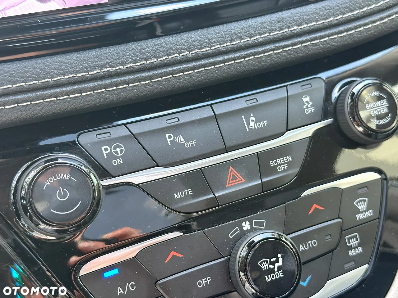 Chrysler Pacifica - 34
