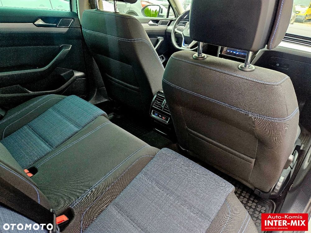 Volkswagen Passat - 24