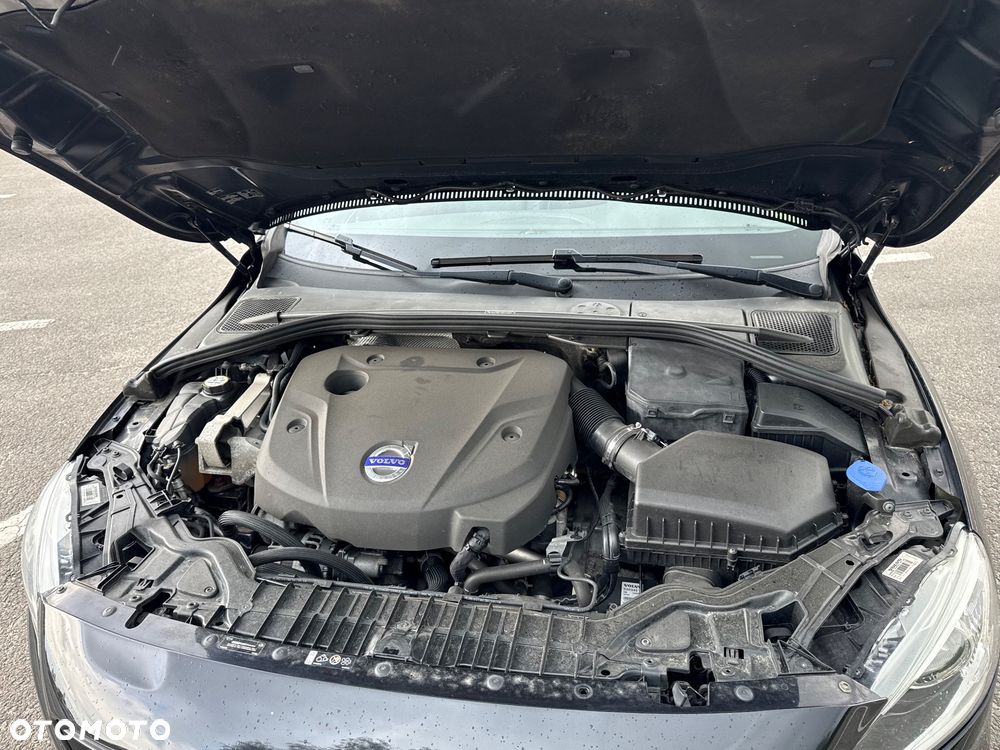 Volvo V60 D4 Geartronic RDesign - 24