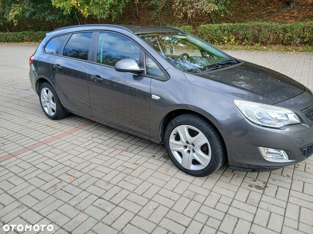 Opel Astra 2011 photo 3
