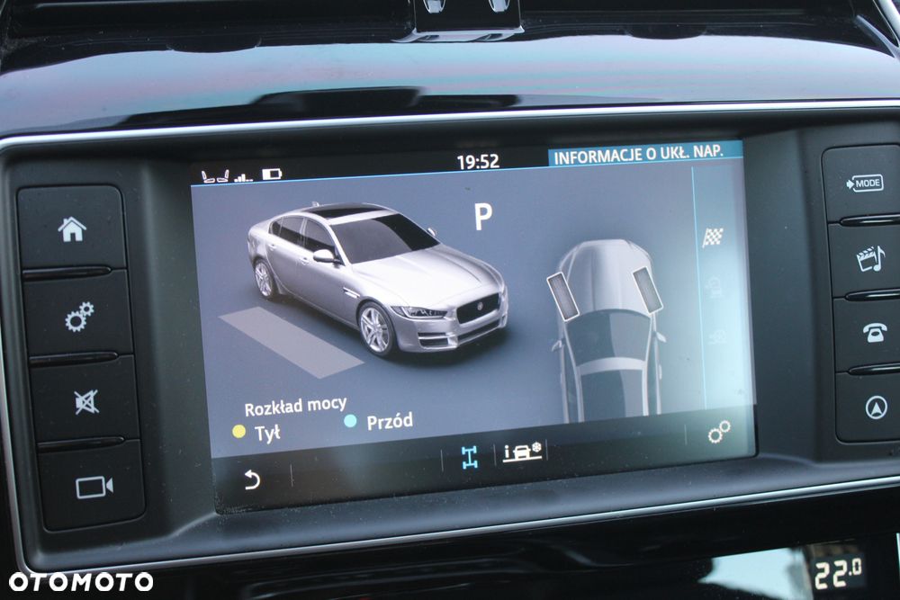 Jaguar XE S - 38