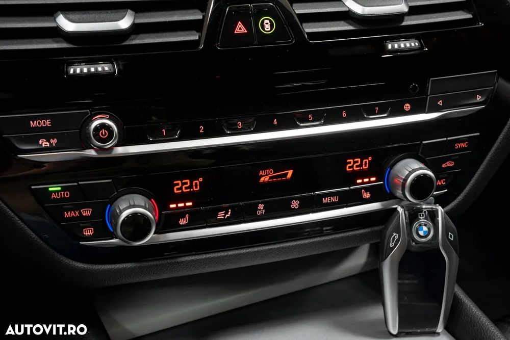 BMW Seria 5 530d xDrive AT - 35