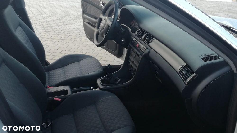 Audi A6 Avant 2.4 Quattro - 14