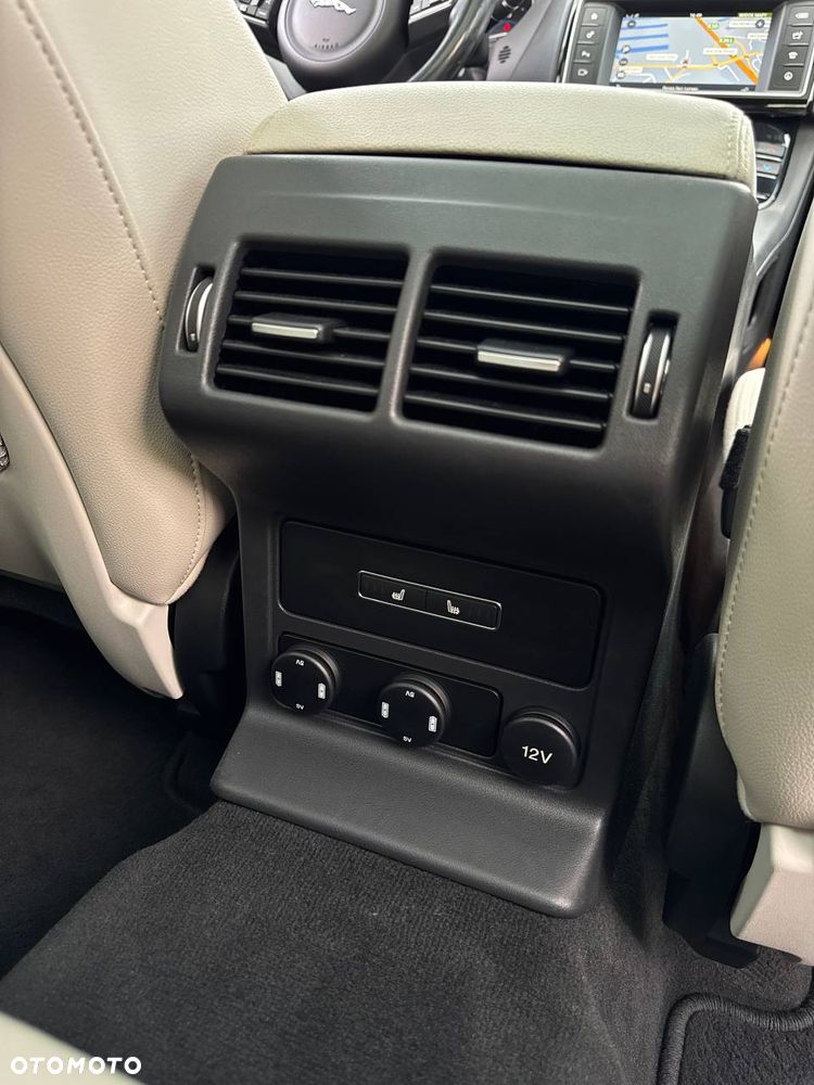 Jaguar F-Pace 2.0 i4D AWD R-Sport - 25