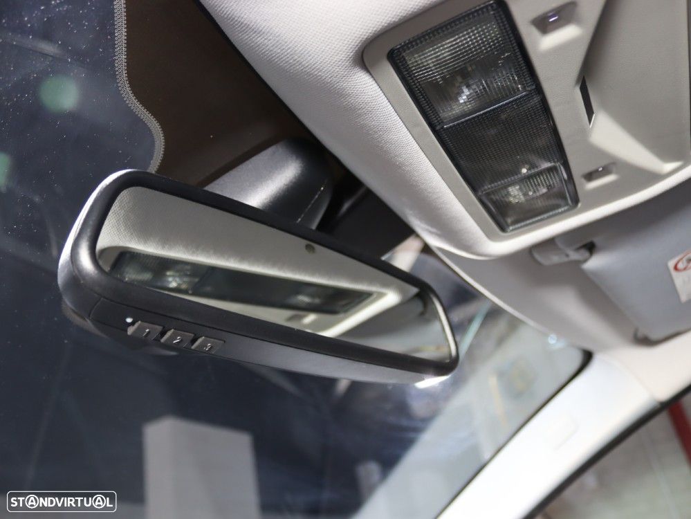 Jaguar XF 2.2 D Premium Luxury - 32