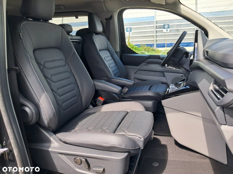 Ford Tourneo Custom - 11