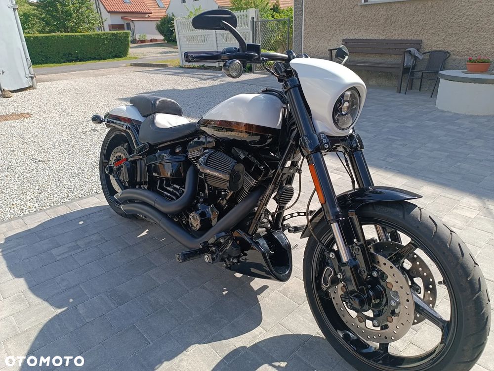 Harley-Davidson Softail Breakout - 4