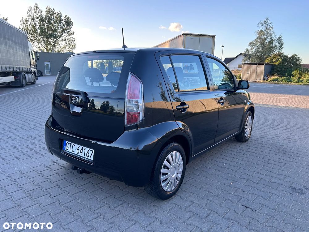 Daihatsu Sirion - 3