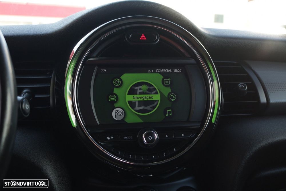 MINI 5 Portas Cooper D 4Business Auto - 44