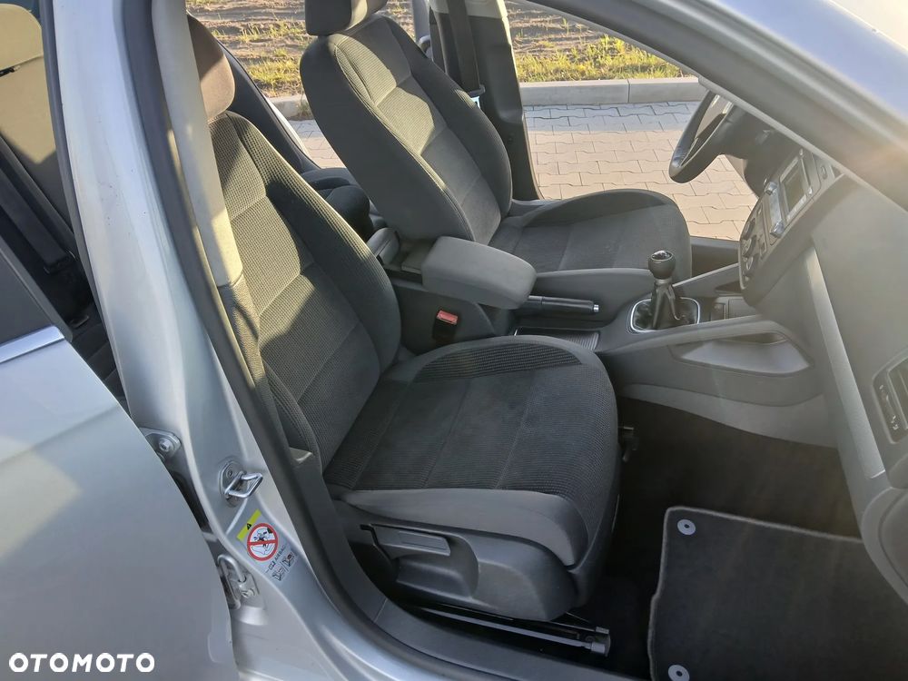 Volkswagen Jetta 1.9 TDI Comfortline - 11