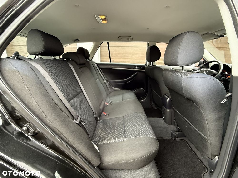 Toyota Avensis 1.8 VVT-i Combi - 23