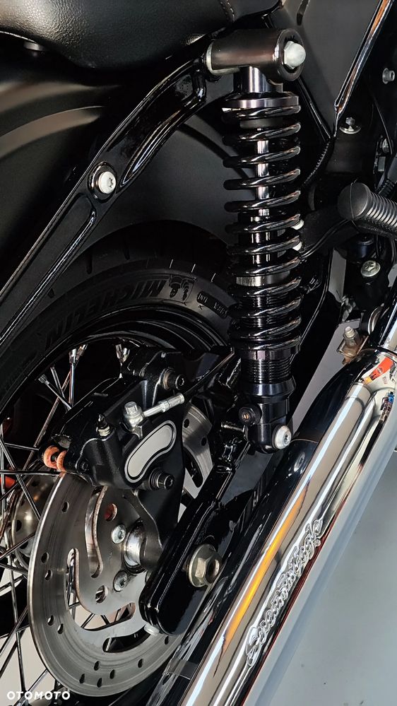 Harley-Davidson Dyna Street Bob - 27