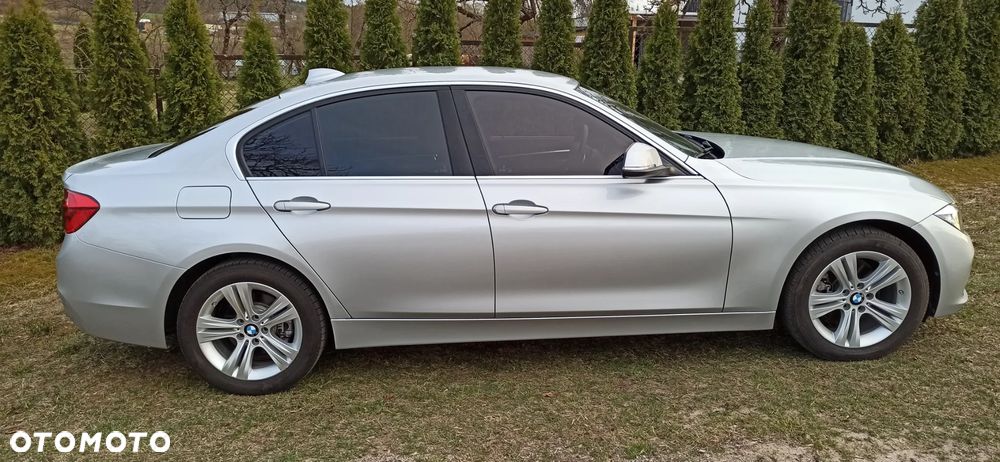 BMW Seria 3 330i Sport Line - 2
