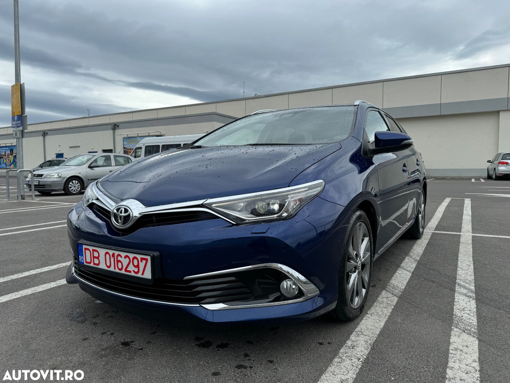 Toyota Auris 1.6 D-4D Touring Sports Executive - 1