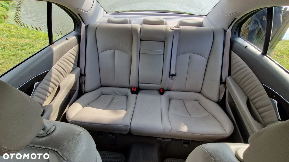 Mercedes-Benz Klasa E 280 4Matic Automatik Avantgarde - 24