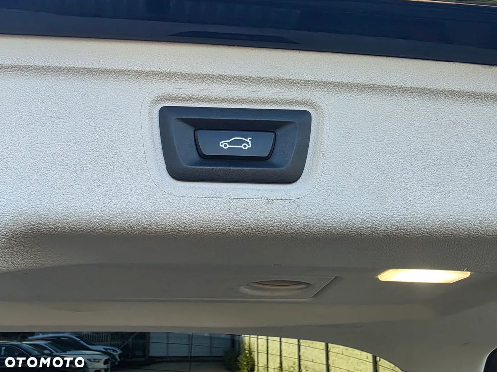 BMW Seria 3 318d mHEV - 24