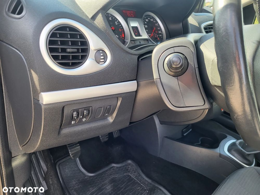 Renault Clio 1.2 16V Alize - 32