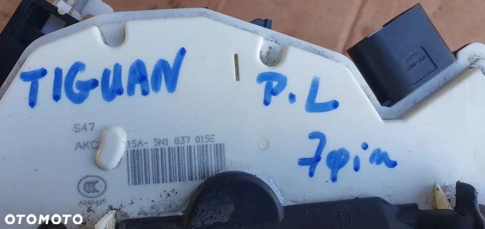 Zamek drzwi lewy przód przedni 6 Pin VW Tiguan I Lift 5N1837015E - 8