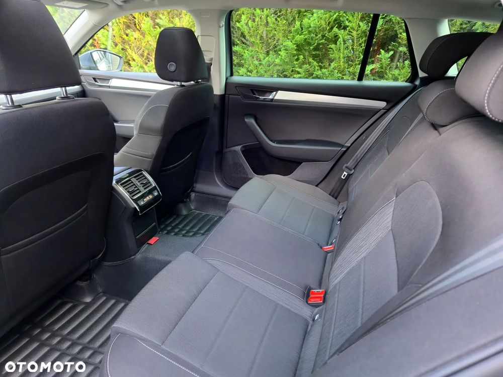 Skoda Superb 2.0 TDI DSG Ambition - 9