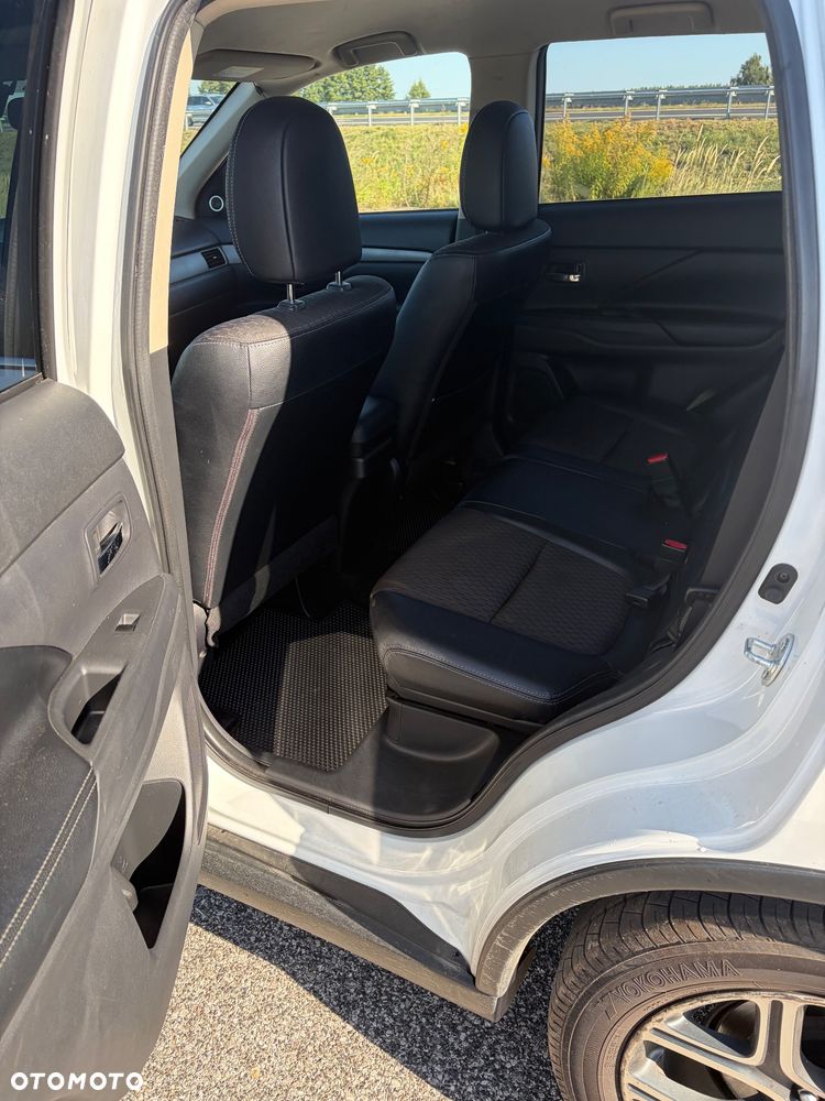 Mitsubishi Outlander 2.0 Intense + 4WD CVT - 11