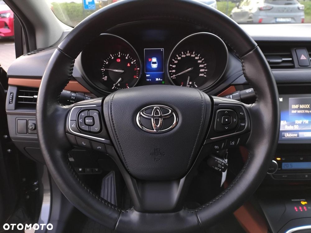 Toyota Avensis 1.8 Premium - 12