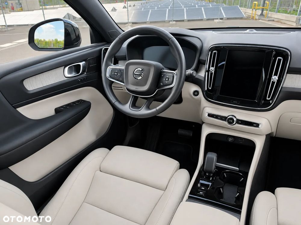 Volvo XC 40 B3 Plus Bright - 24