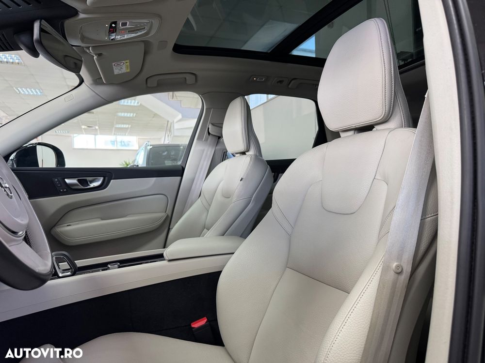 Volvo XC 60 T6 AWD Plus Dark - 25