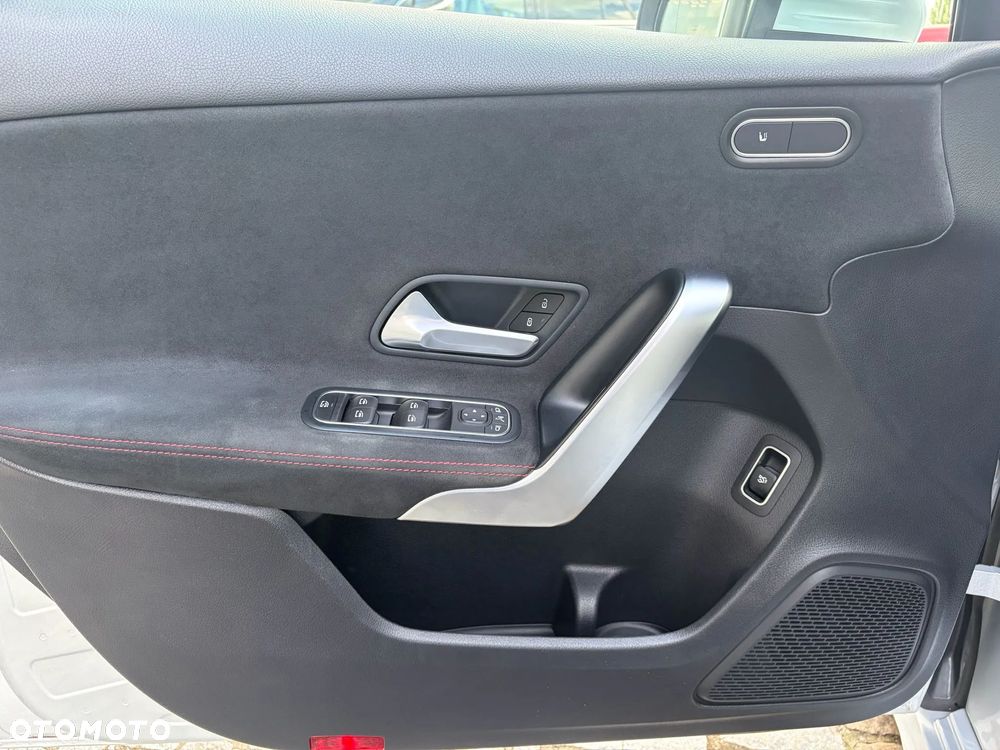 Mercedes-Benz Klasa A 180 AMG Line 7G-DCT - 12