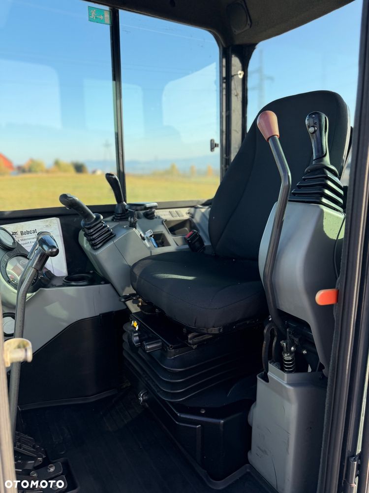Bobcat E35 - 12