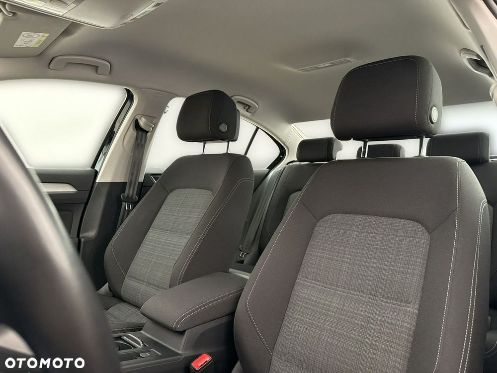 Volkswagen Passat - 12