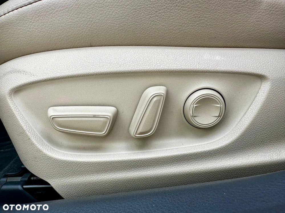 Toyota Camry 2.5 Hybrid Prestige CVT - 15