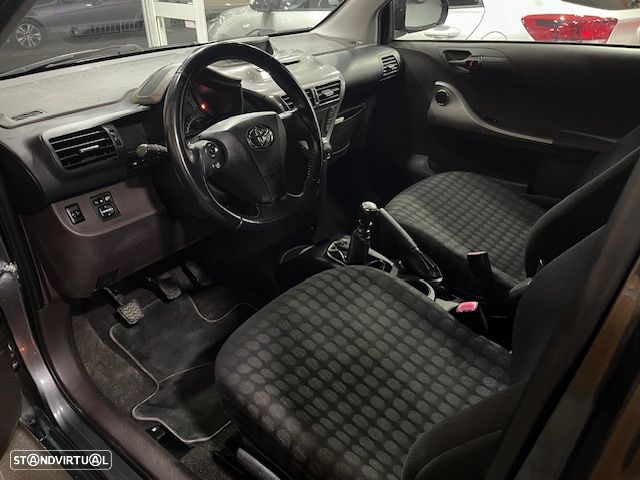 Toyota iQ 1.4 D-4D 2 - 13