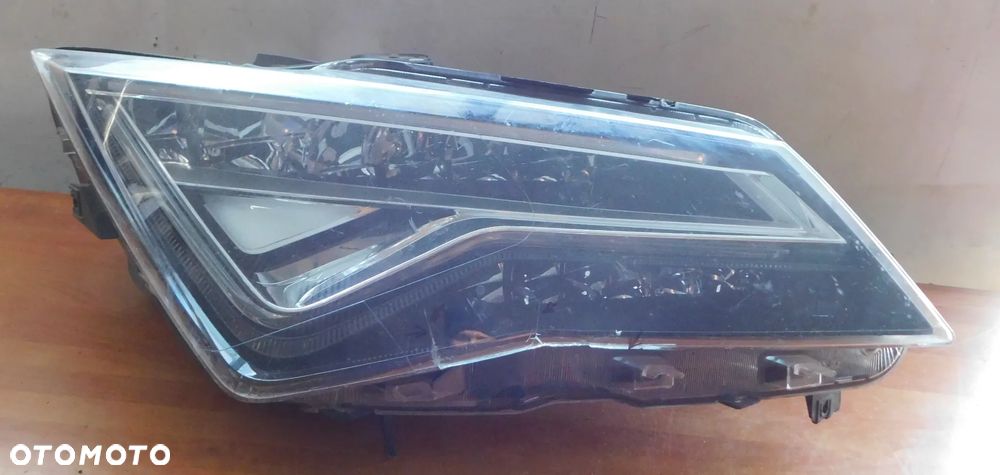 lampa prawa przód SEAT ATECA LED  EUROPA