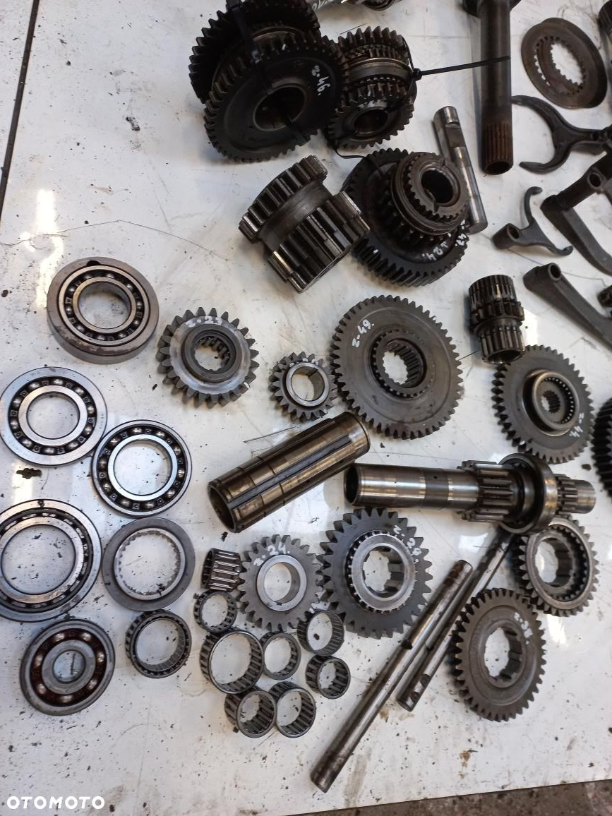 Centauro/Centurin/Mercury/Leopard 75,80,85 koło zębate,mechanizm różnicowy,wałek,Tryb,podnośnik,obudowa,skrzynia,biegów,synchronizator,przesówka,widełki,przystawka napędu,łożysko,satelita,ramię, - 12