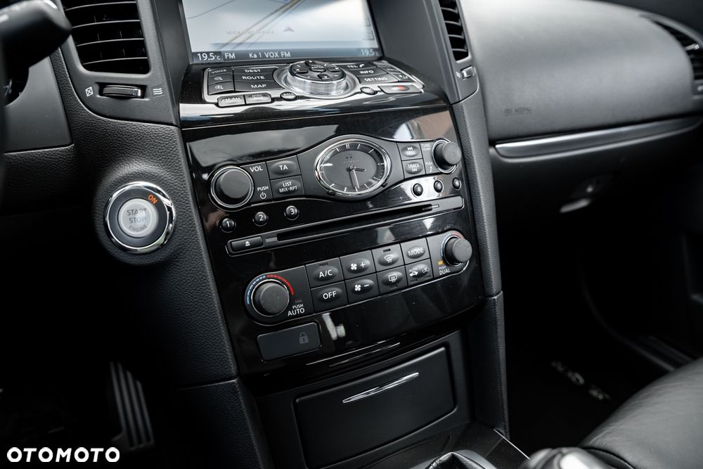 Infiniti QX70 3.0d S - 35